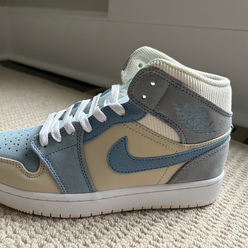 Jordan 1 Mid Riise SE ‘sail light blue